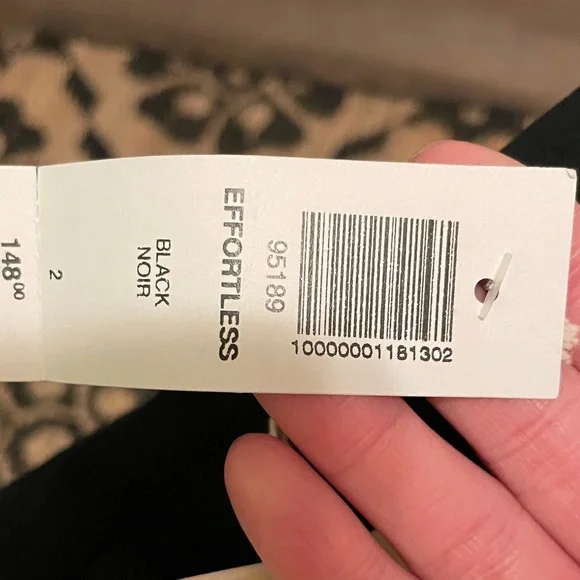 Aritzia Effortless wide leg/high rise/short inseam - Picture 3 of 3